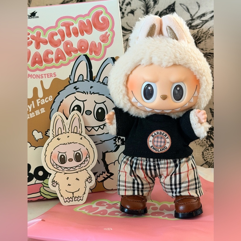 POP MART Exciting Macaron SOYMILK plus Luxury Designer Inspired Outfit NEW - Picture 3 of 6
